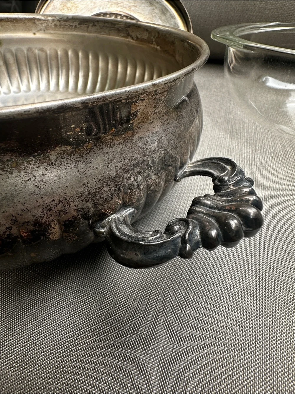 PYREX 024 Casserole 2 1/2 Qt With Silver Plate Cradle And Lid Vintage Antique